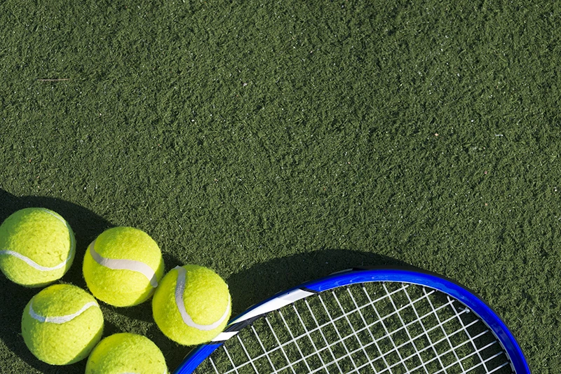 Características del césped artificial para pistas de tenis