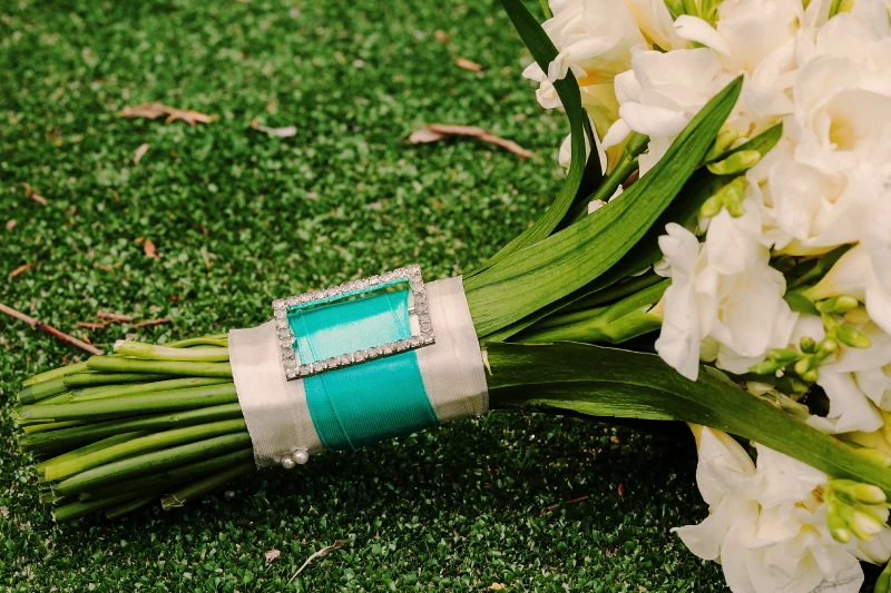 usar césped artificial en bodas