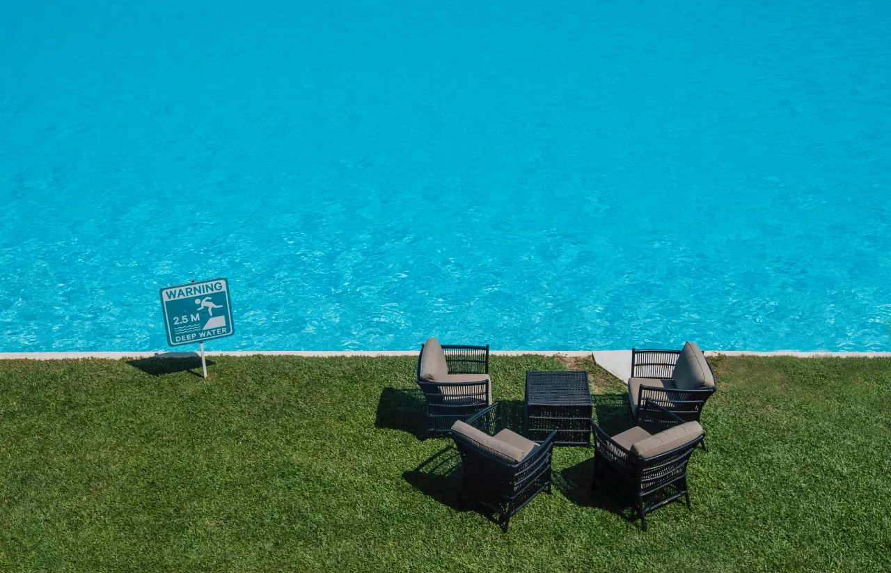 limpiar agua piscina verano